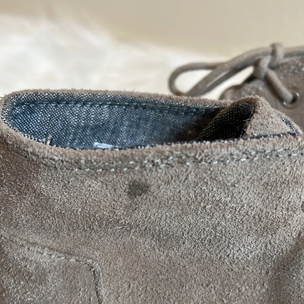 TOMS Tan Wedge Lace Youth Shoe